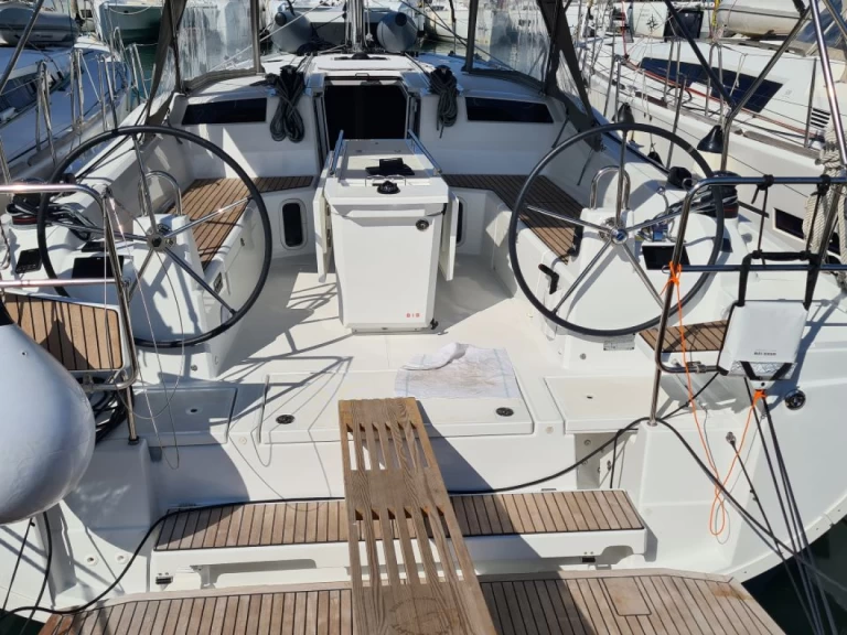 Uthyrning Segelbåt  Bénéteau med en båtlicens 