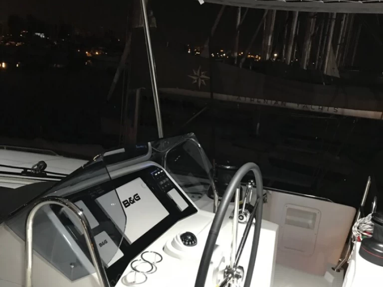 Lagoon Lagoon 450 F charter bareboat eller skeppad i Alimos