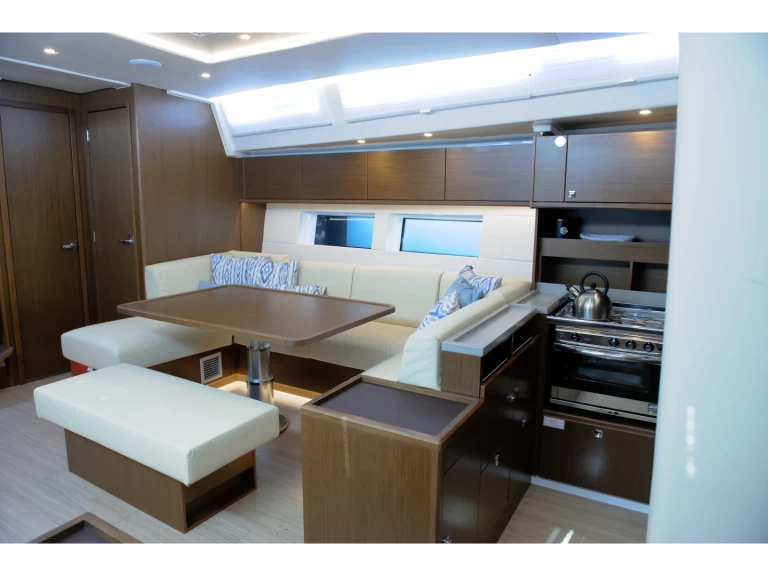 Yacht charter Nea Peramos billig Bavaria C57