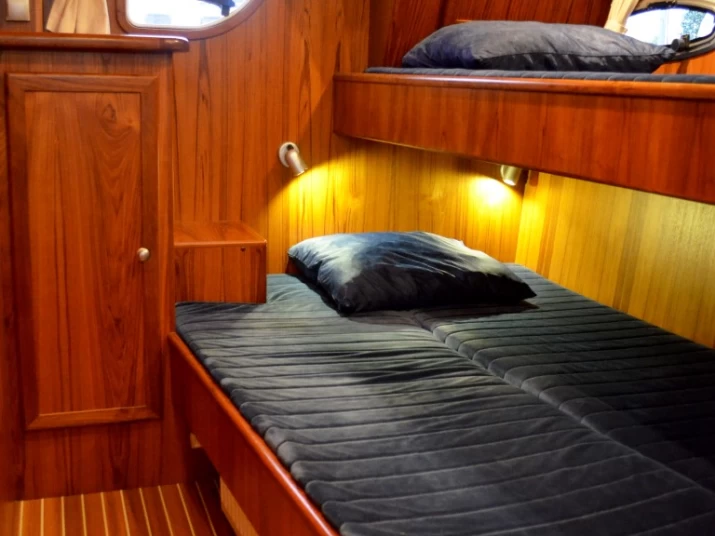 De Drait Deluxe 42 charter bareboat eller skeppad i Drachten