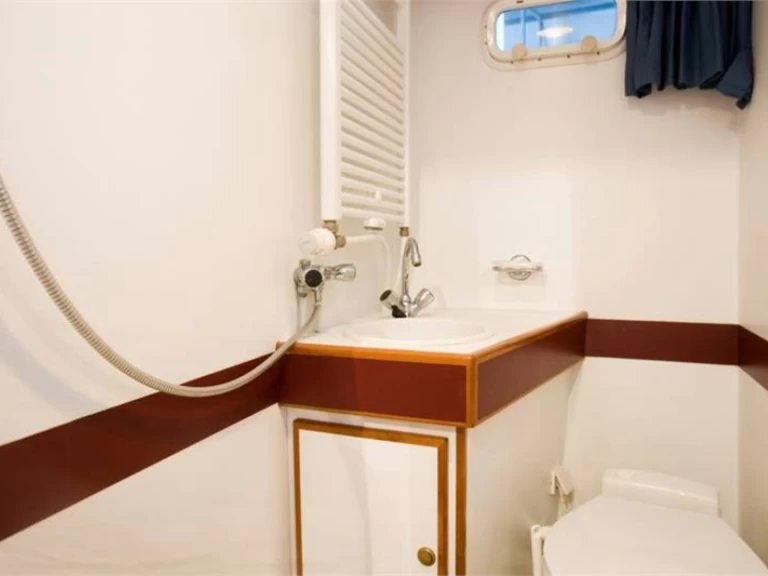 De Drait Renal 50 charter bareboat eller skeppad i Drachten