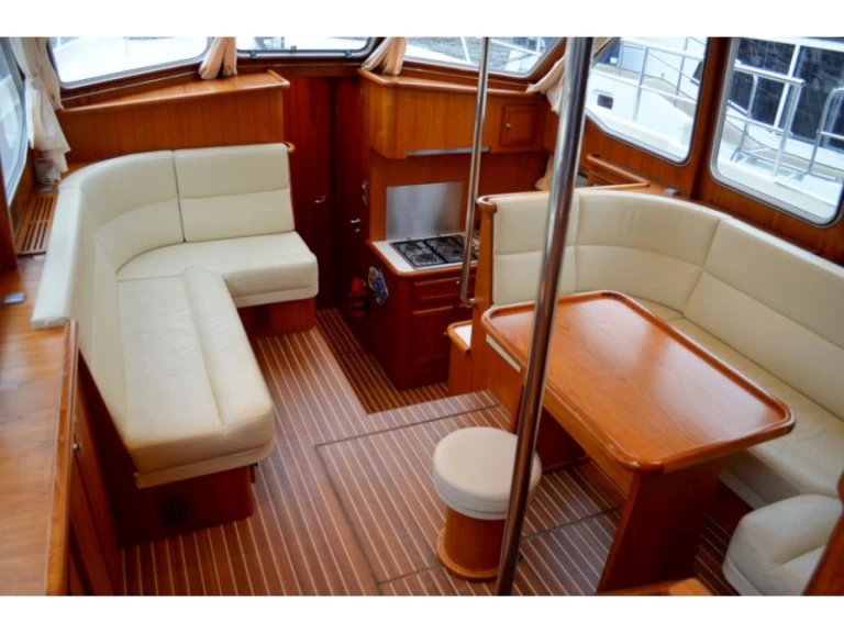 De Drait Deluxe 42 charter bareboat eller skeppad i Drachten