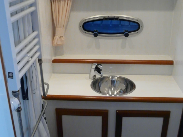 De Drait Deluxe 42 charter bareboat eller skeppad i Drachten