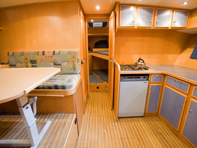 De Drait Renal 45 charter bareboat eller skeppad i Drachten