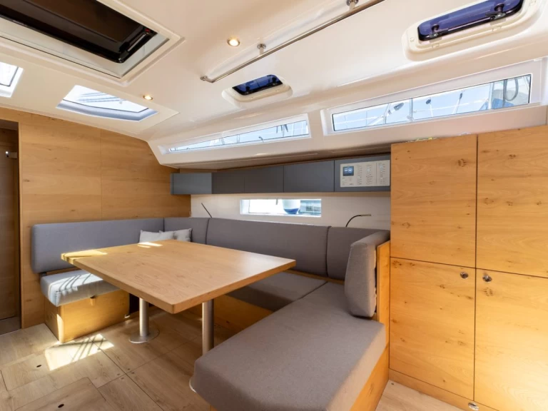 Hyra Segelbåt  med eller utan skeppare Elan Split  