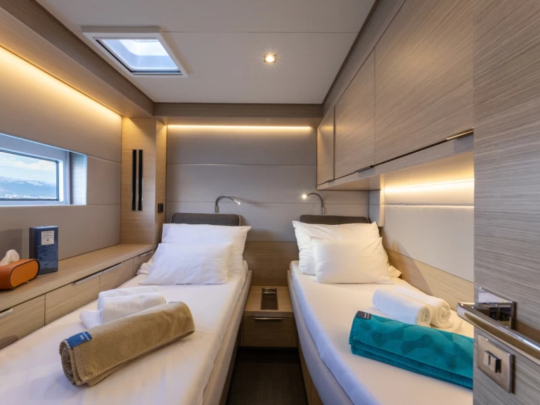 Lagoon Lagoon 55 (2026) charter bareboat eller skeppad i Split 