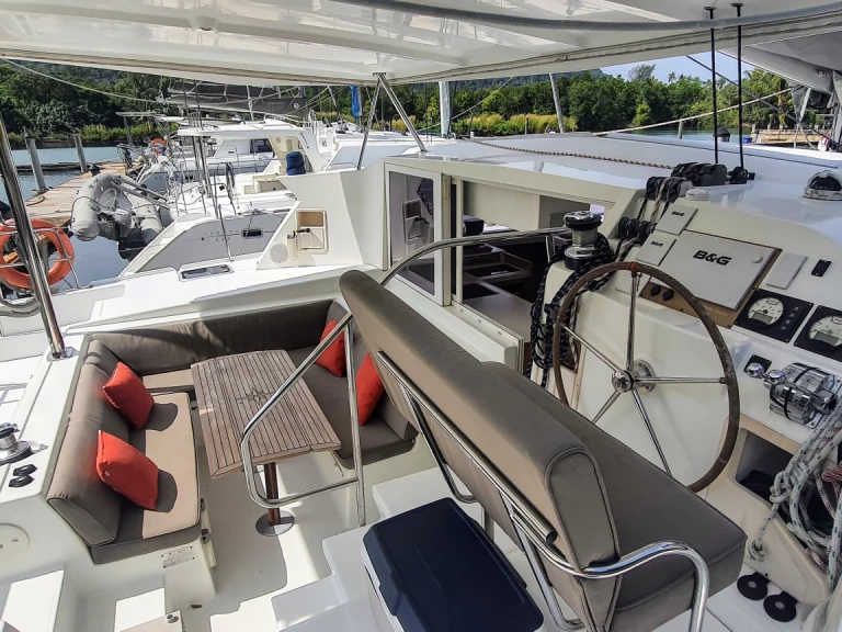 Uthyrning Katamaran  Lagoon med en båtlicens 