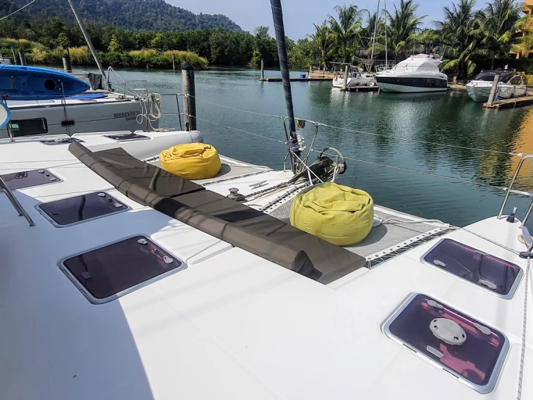Lagoon Lagoon 420 charter bareboat eller skeppad i Ko Samui Island (Koh Samui Island)
