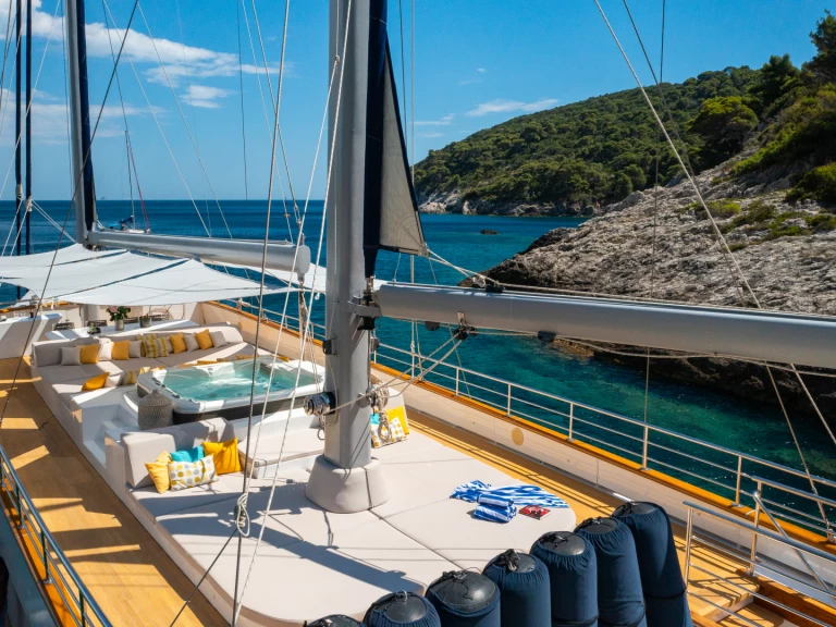 Hyr en  Luxury Sailing Yacht Dalmatino Split  
