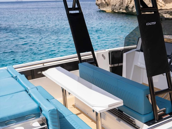 Uthyrning Motorbåt  De Antonio med en båtlicens 