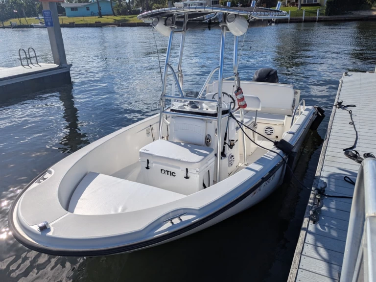 Uthyrning Motorbåt  Boston Whaler med en båtlicens 