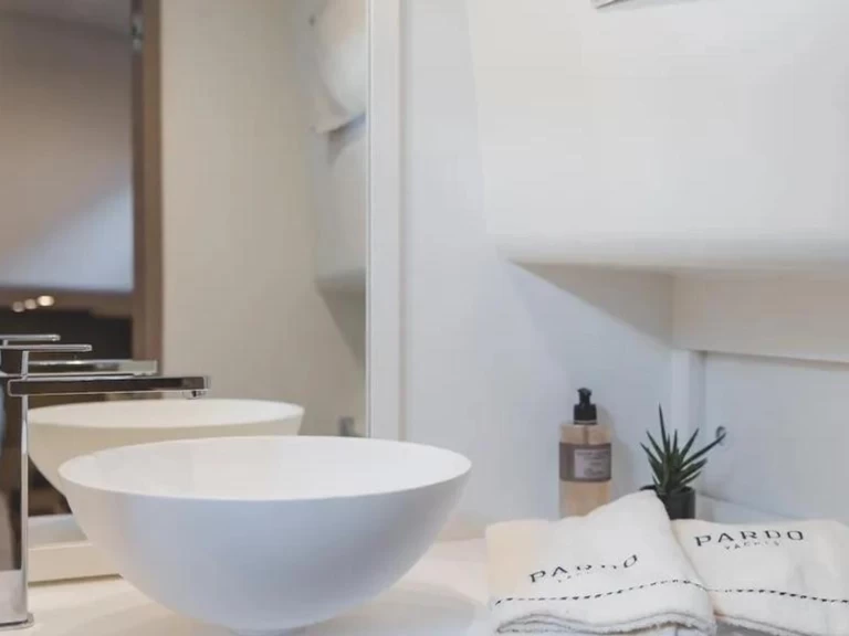 Pardo Yachts Pardo 50 charter bareboat eller skeppad i Ibiza Town