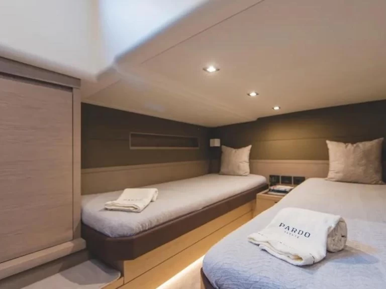 Hyr en Pardo Yachts Pardo 50 Ibiza Town 