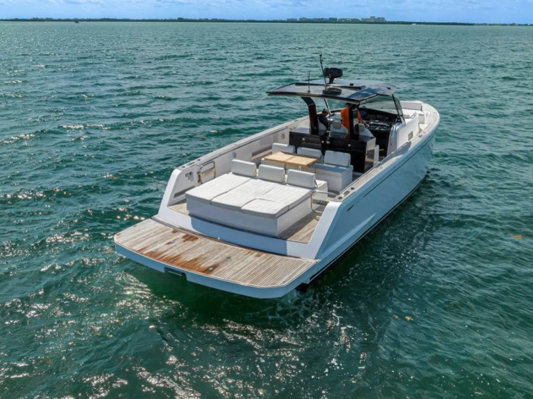Hyr en Pardo Yachts Pardo 43 Miami Beach 
