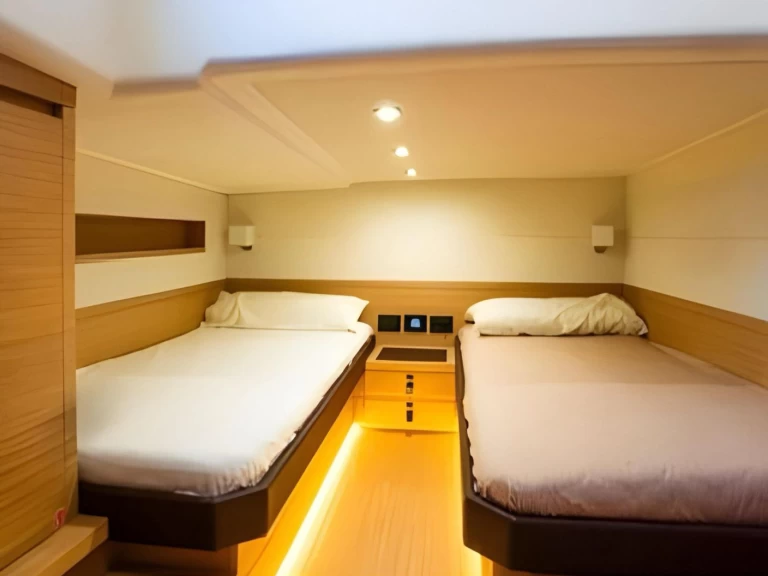 Pardo Yachts Pardo 50 charter bareboat eller skeppad i Ibiza Town