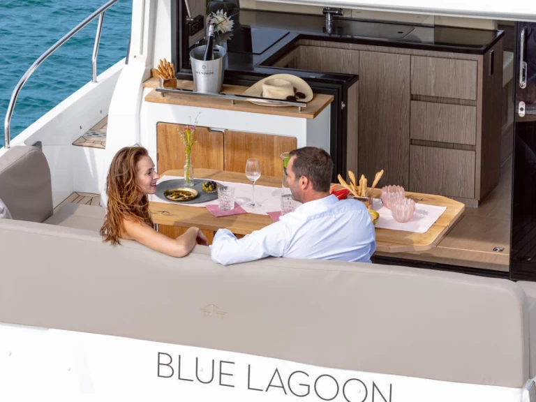 Yacht charter Kaštela billig Sealine F430