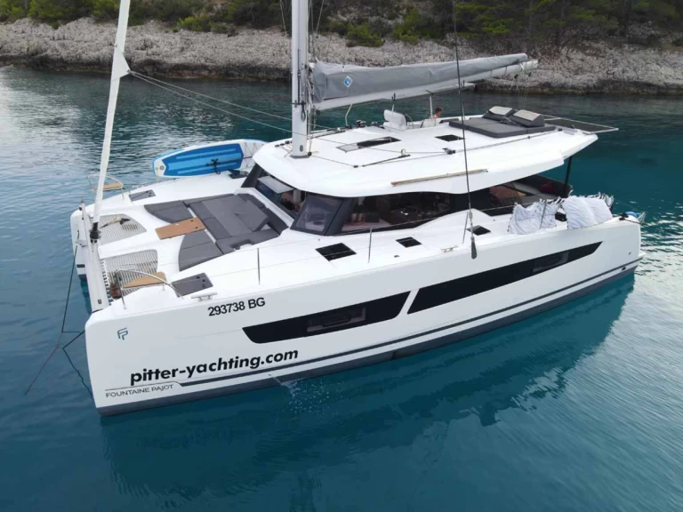 Uthyrning Katamaran  Fountaine Pajot med en båtlicens 