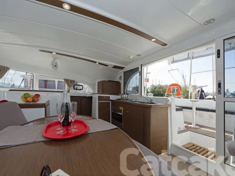 Lagoon Lagoon 380 S2 charter bareboat eller skeppad i Lefkáda