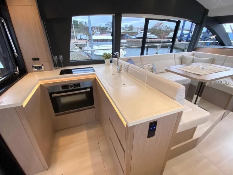 Hyr en Sealine Sealine F430 Kaštela 