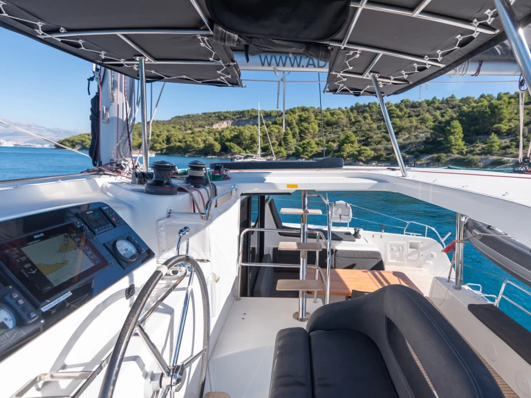 Yacht charter Kaštela billig Lagoon 42