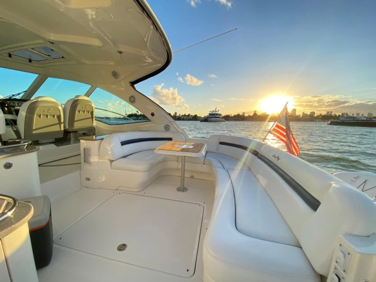 Hyr en Sea Ray Sea Ray 480 Sundancer Miami Beach 