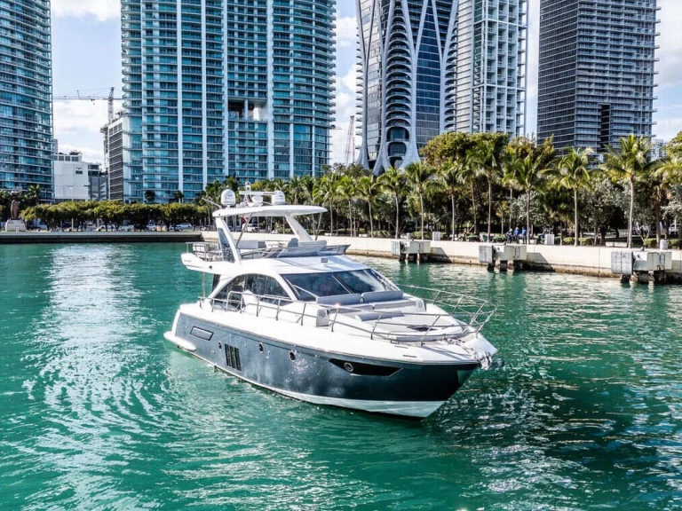Hyra Lyx yacht med eller utan skeppare Azimut Miami Beach 
