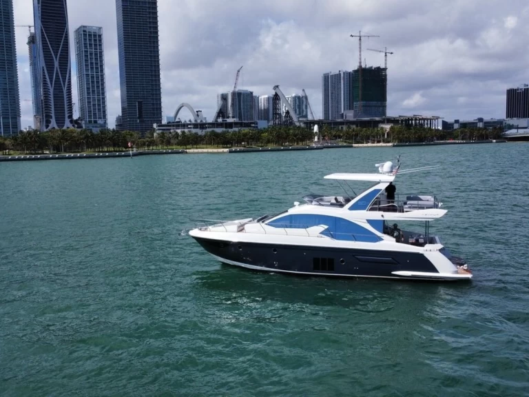 Azimut Azimut 55 charter bareboat eller skeppad i Miami Beach