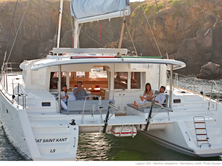 Lagoon Lagoon 450 charter bareboat eller skeppad i Grand Cayman