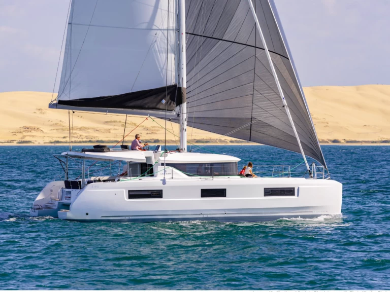 Lagoon Lagoon 46 charter bareboat eller skeppad i Donji Seget