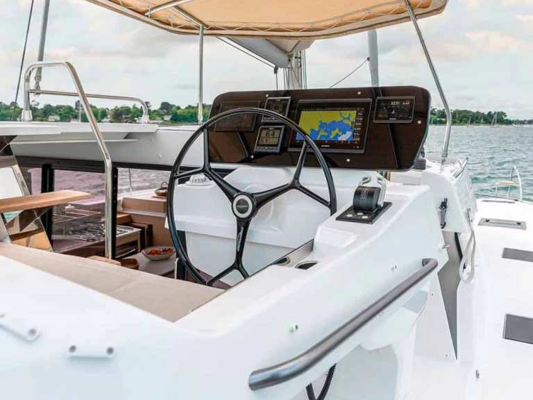 Uthyrning Katamaran  Fountaine Pajot med en båtlicens 