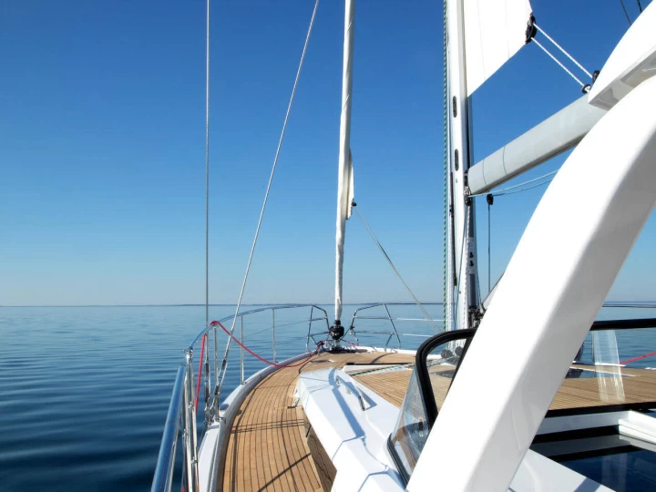 Hanse Hanse 590 charter bareboat eller skeppad i Pirovac