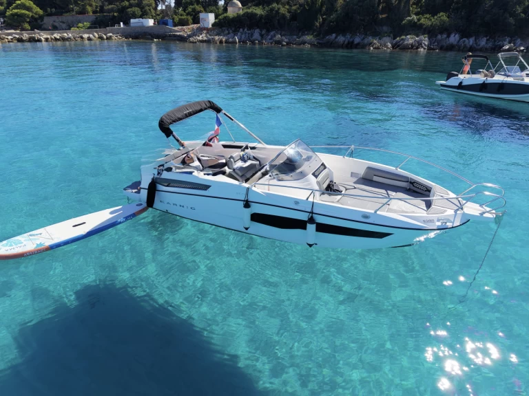 Uthyrning Motorbåt  Karnic med en båtlicens 