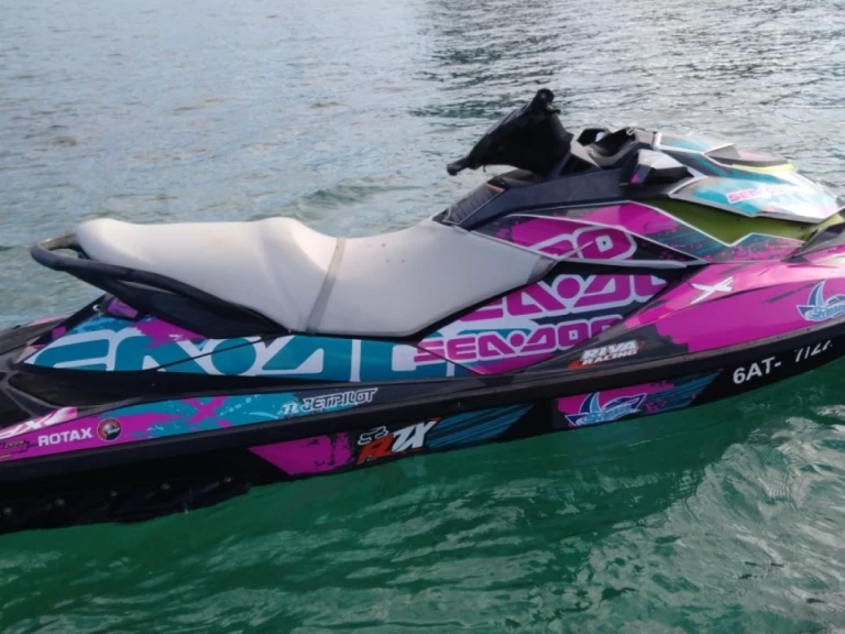 Hyr en Bombard Wale prop230 San Antonio Port 