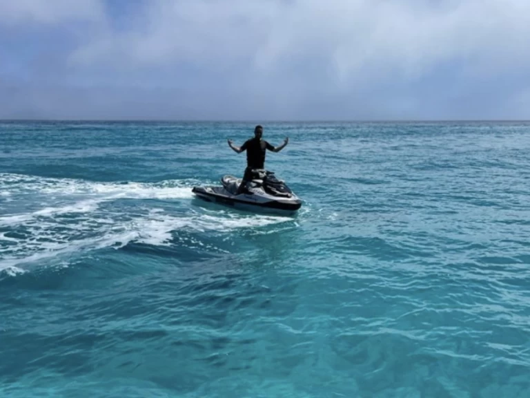 Uthyrning Jet ski Sea-Doo med en båtlicens 