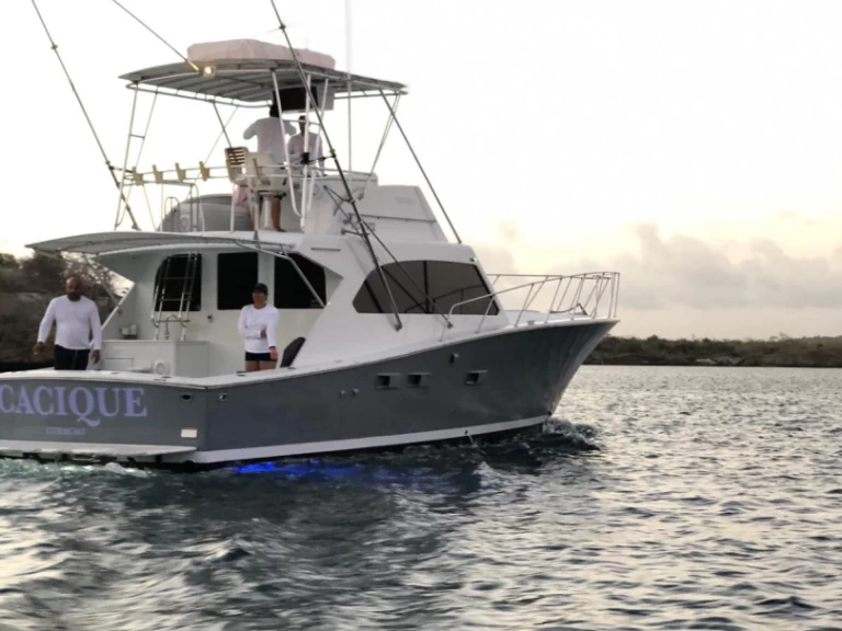 costume 45 charter bareboat eller skeppad i Willemstad