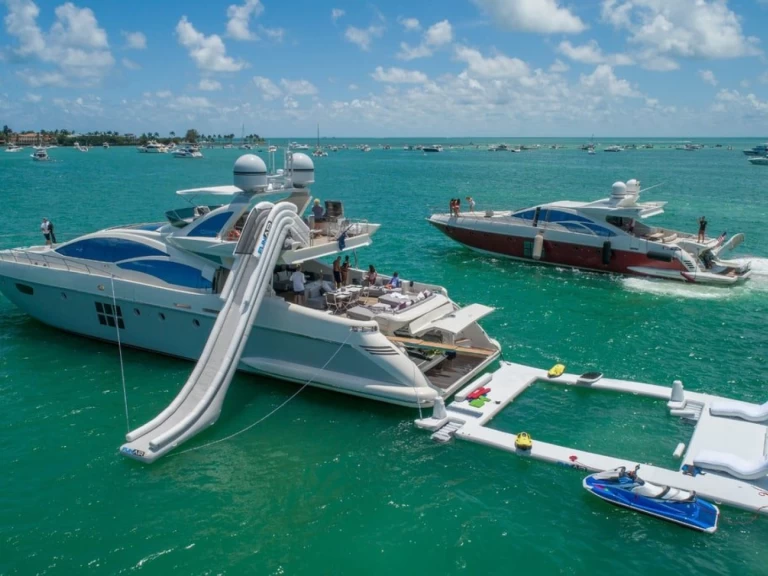 Azimut 103’ azimut S  charter bareboat eller skeppad i Miami Beach