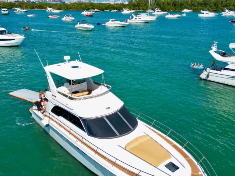 Sea Ray Sea Ray 480 charter bareboat eller skeppad i Miami 