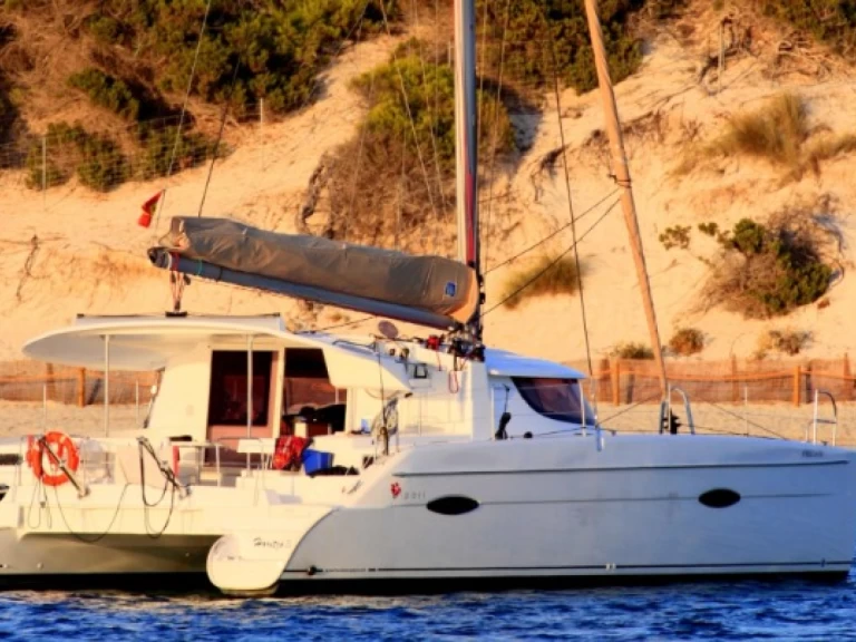 Yacht charter Mahon Port billig Lipari 41