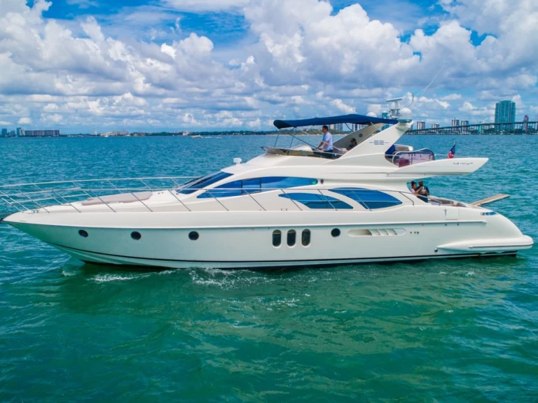 Azimut Azimut 62 Fly charter bareboat eller skeppad i Miami Beach