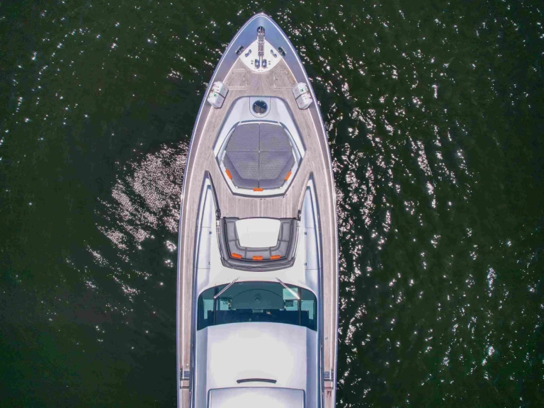 Pershing Pershing 94' charter bareboat eller skeppad i Miami Beach