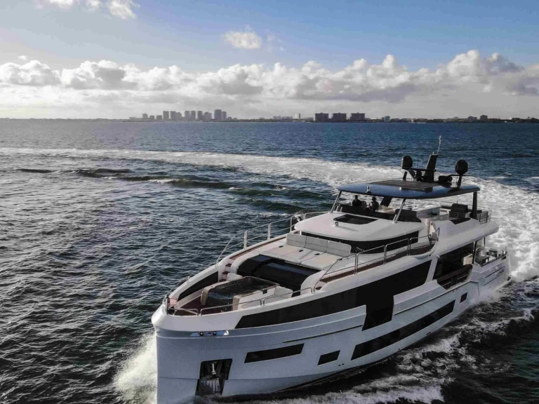 Hyr en Sirena 88’ Sirena Miami Beach 