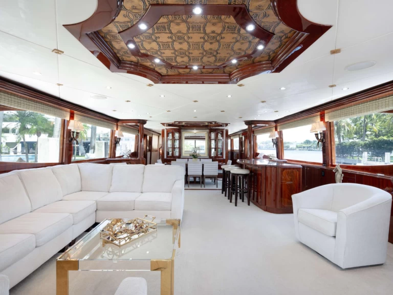 Lazzara Lady Kristina charter bareboat eller skeppad i Fort Lauderdale