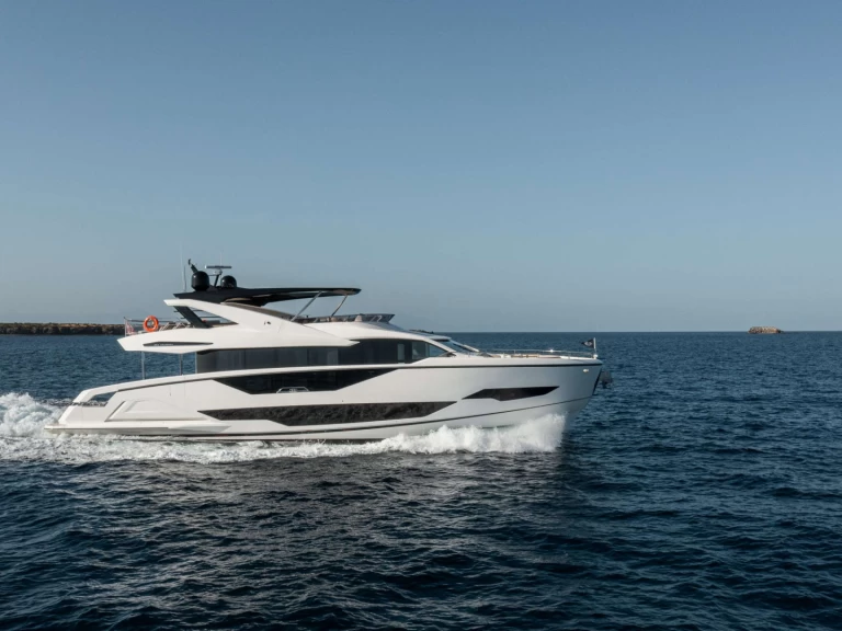 Sunseeker Wyldecrest charter bareboat eller skeppad i Loano