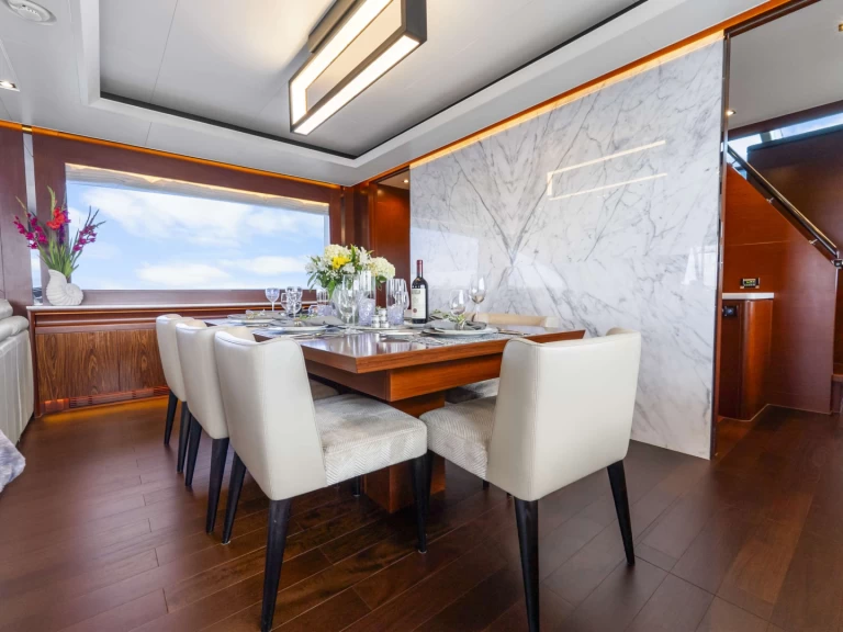 Uthyrning Lyx yacht Horizon med en båtlicens 