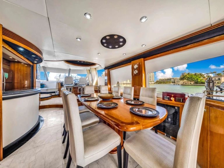 Uthyrning Lyx yacht Sunseeker med en båtlicens 