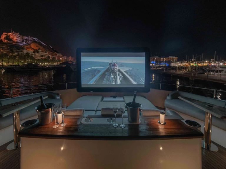 Hyra Lyx yacht med eller utan skeppare Sunseeker Loano 