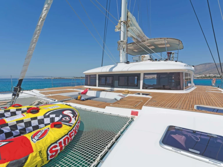 Lyx yacht för uthyrning Marina (City) till det bästa priset 