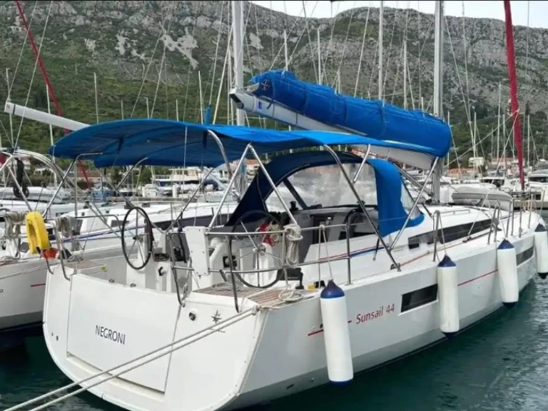 Båtuthyrning Jeanneau Sun Odyssey 440 i Alimos på Samboat 