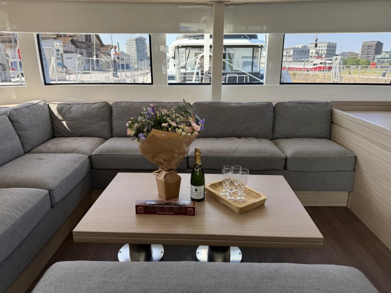 Katamaran  för uthyrning Alimos till det bästa priset 