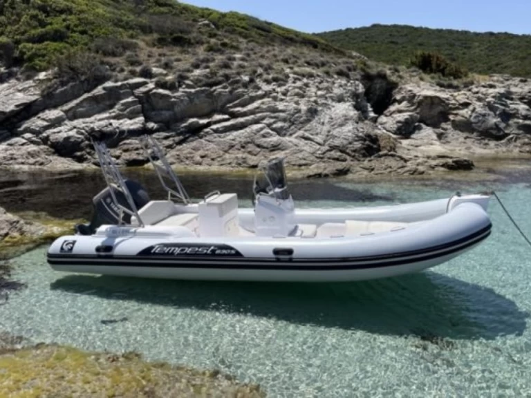 Capelli Tempest 630 charter bareboat eller skeppad i Port du Lavandou